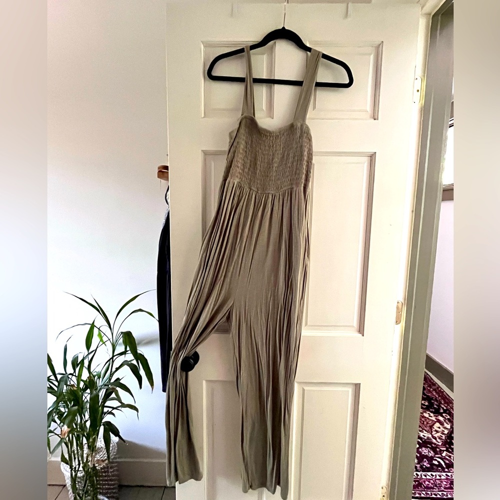 Light green flowy jumper